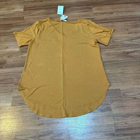 Zenana Short Sleeve V-neck, Mustard Yellow T-Shirt women size Large - Picture 4 of 9